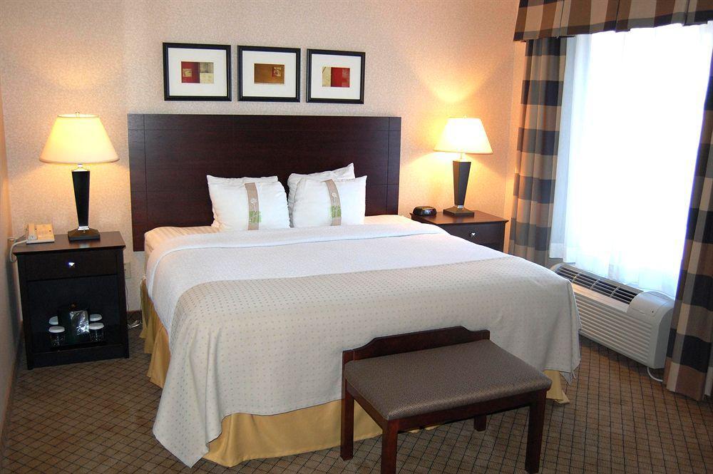 Holiday Inn & Suites Wausau-Rothschild By Ihg Room photo