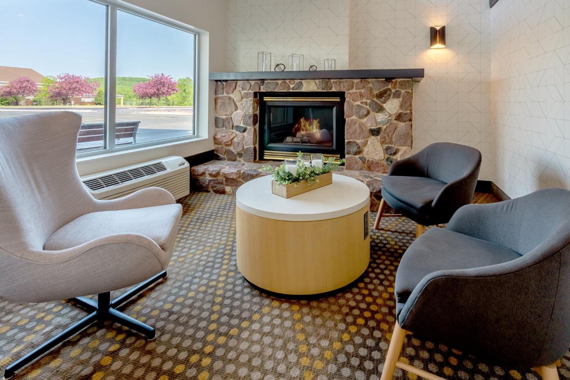 Holiday Inn & Suites Wausau-Rothschild By Ihg Exterior photo